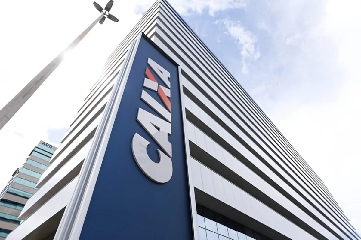 Imagem colorida de fachada de unidade da Caixa Econômica Federal