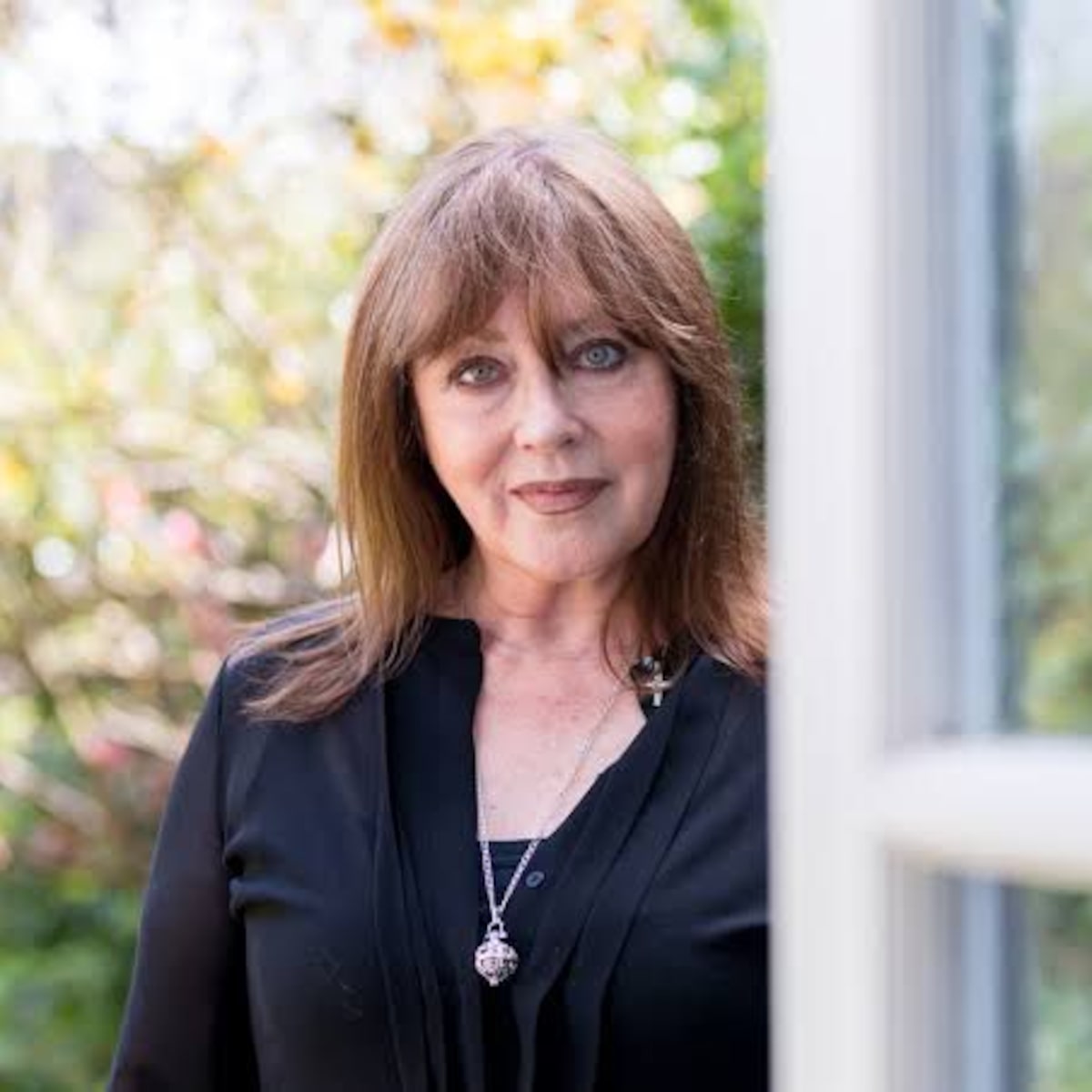 Lesley-Ann Jones, biógrafa de Freddie Mercury, cancela participação na Bienal do Livro 2026
