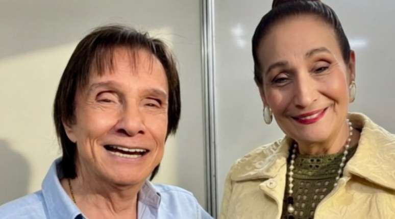 Cantor Roberto Carlos dá para Sonia Abrão o presente sonhado por toda fã do ‘Rei’