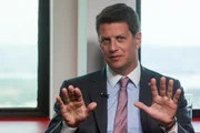 Zema tenta segurar candidatura em meio à pressão de bolsonaristas e aliados
