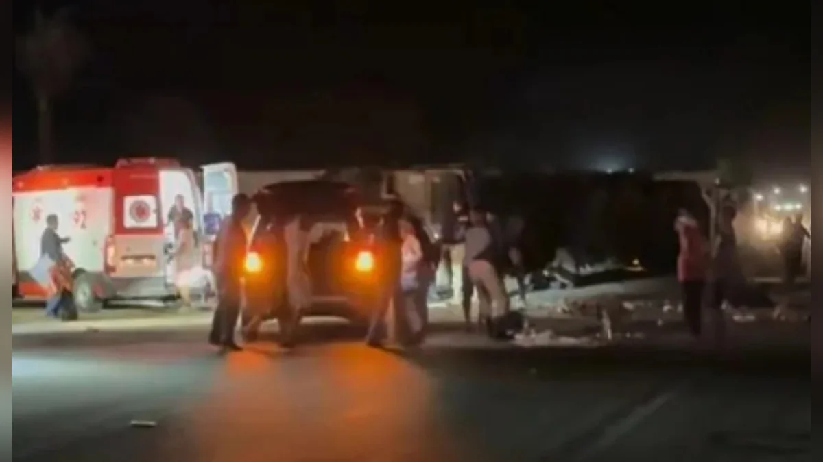 Batida entre ônibus e carreta deixa 6 mortos e feridos na BR-116, em MG