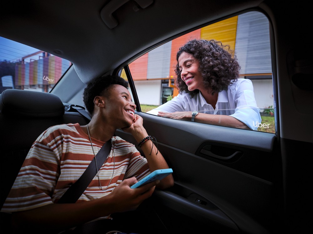Uber lança vídeo ao vivo para pais acompanharem viagens de adolescentes — Foto: Divulgação/Uber