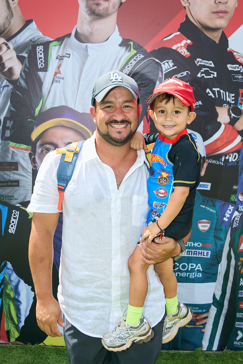 Animado, Camarote Metrópoles curte Stock Car, Fórmula 4 e Turismo Nacional