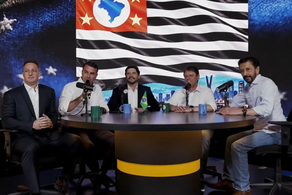 Trecho de live com Guilherme Derrite, Flávio Bolsonaro, André do Prado, Tarcísio de Freitas e Ricardo Nunes