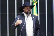 Deputado Zé Trovão foi acusado de agressão pela noiva em Brasília