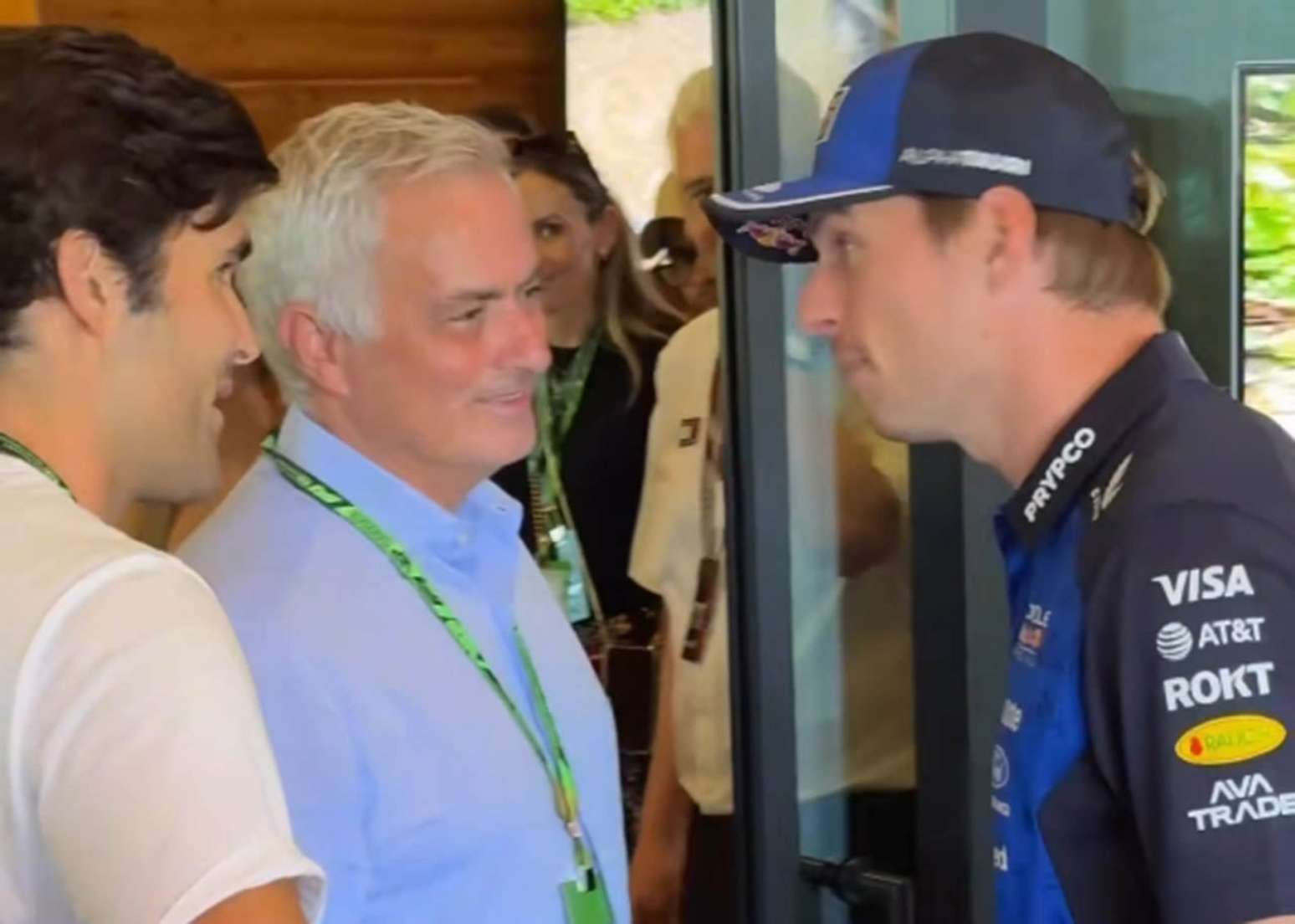 Jos&eacute; Mourinho e Max Verstappen no paddock da equipe Red Bull &ndash;