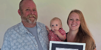 Nascimento de Arthur Bell, em 14 de setembro de 2025, fez família superar marca de quatro gerações e entrar para o Guinness World Records Foto: Reprodução/KMTV