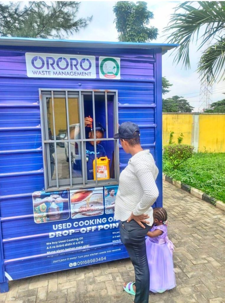 A Rising Tide Africa compromete até US$ 1 milhão para expandir a rede de coleta da Ororo Waste para mulheres vendedoras e catadores de lixo.