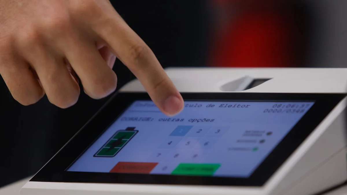 Eleições 2026: urnas eletrônicas são abertas e votação inicia na Europa