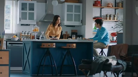 Na novela Iludida, Ali reage com fúria e culpa Asya por ter sido exposto publicamente na escola
