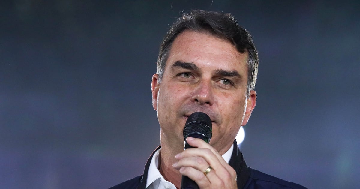 Aliados de Flávio minimizam mudança de discurso sobre escala 6x1 e dizem que PL não vai interferir na votação