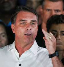 Flávio Bolsonaro havia afirmado que era impossível aceitar a derrota Foto: Adriano Machado / Reuters