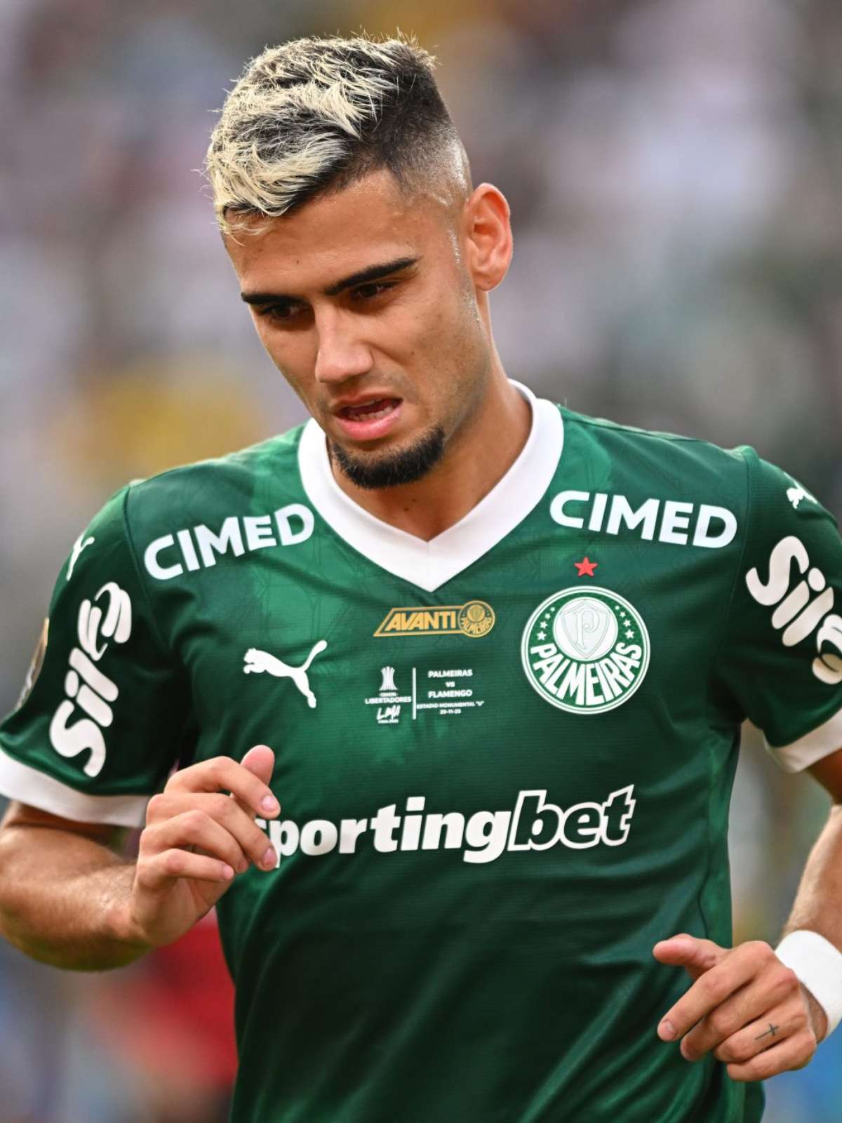 Andreas Pereira explica lance que causou expulsão no Palmeiras