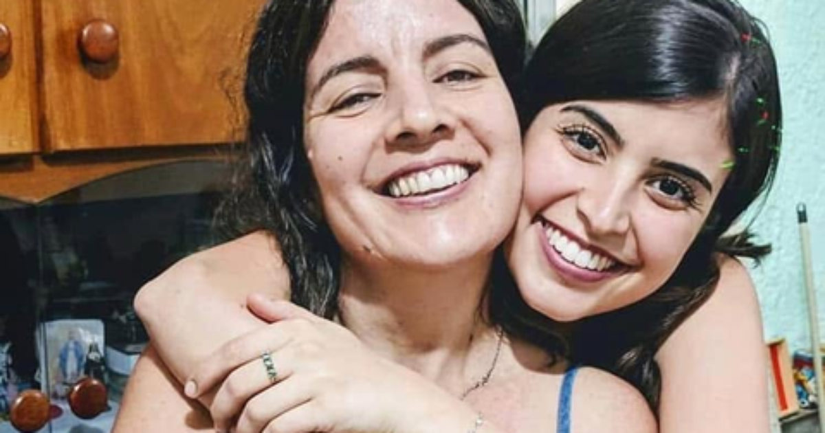 Mãe de Tabata Amaral pede Chiclete com Banana ao começar a acordar após cirurgia de emergência