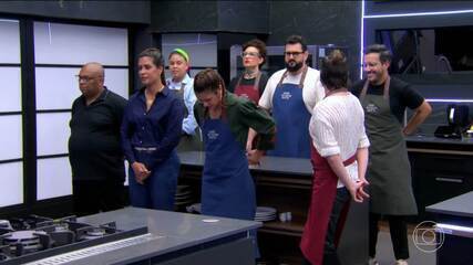 Mentores formam seus times e dois cozinheiros deixam o programa