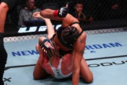 Alice Pereira venceu Daria Zhelezniakova por nocaute técnico.