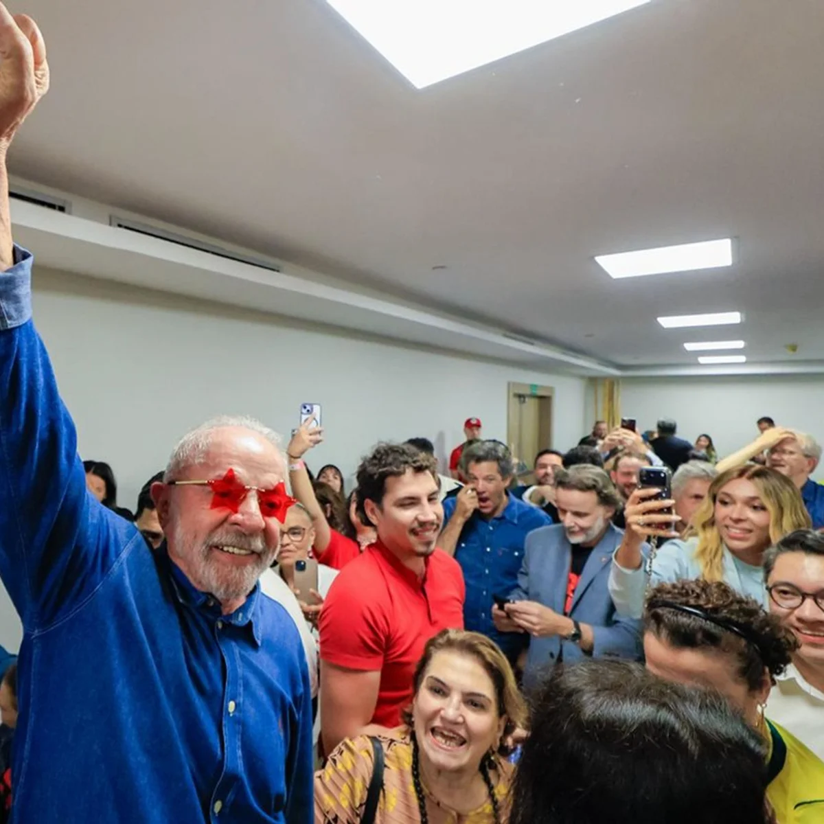 Lula volta para Brasília após festa da vitória em São Paulo