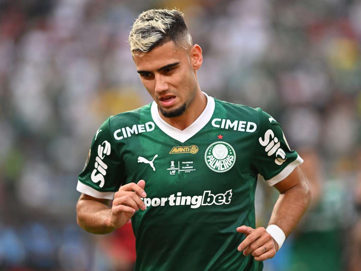 Andreas Pereira explica lance que causou expulsão no Palmeiras