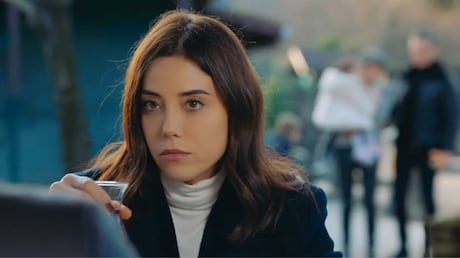 Na novela Iludida, Ali reage com fúria e culpa Asya por ter sido exposto publicamente na escola