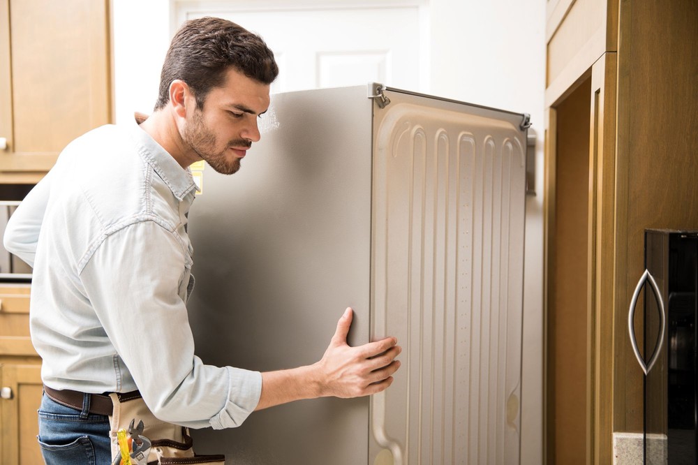 Respeite a distância mínima entre o aparelho e as paredes — Foto: Reprodução/Magnific (Freepik)