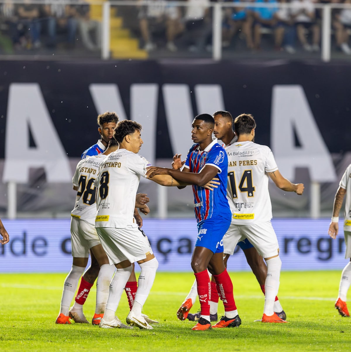 Santos busca empate nos acréscimos após Neymar se descontrolar e ser expulso contra o Bahia