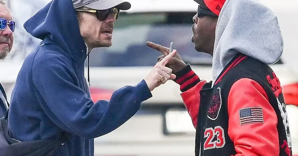 Harry Styles é fotografado em discussão acalorada com homem em ruas de Nova York