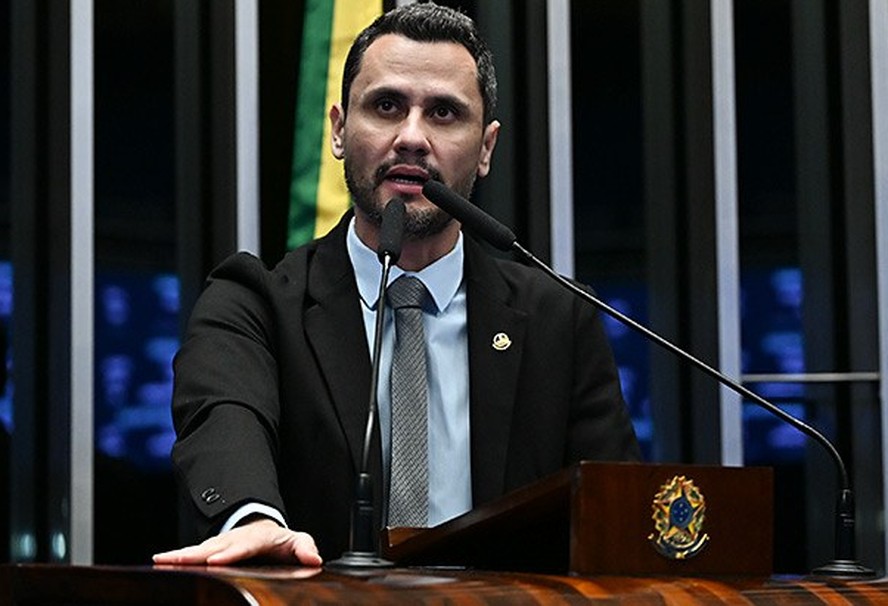 Governador eleito, Cleitinho passa mal ao discursar no Senado e não participará do primeiro ato com Flávio em MG