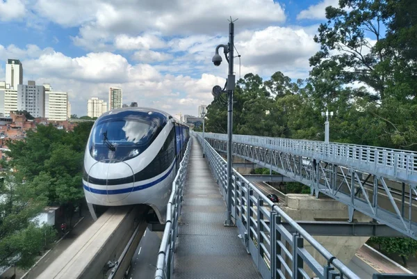 Linha 17: saiba por que superlotação de 1 único vagão pode parar monotrilho - destaque galeria