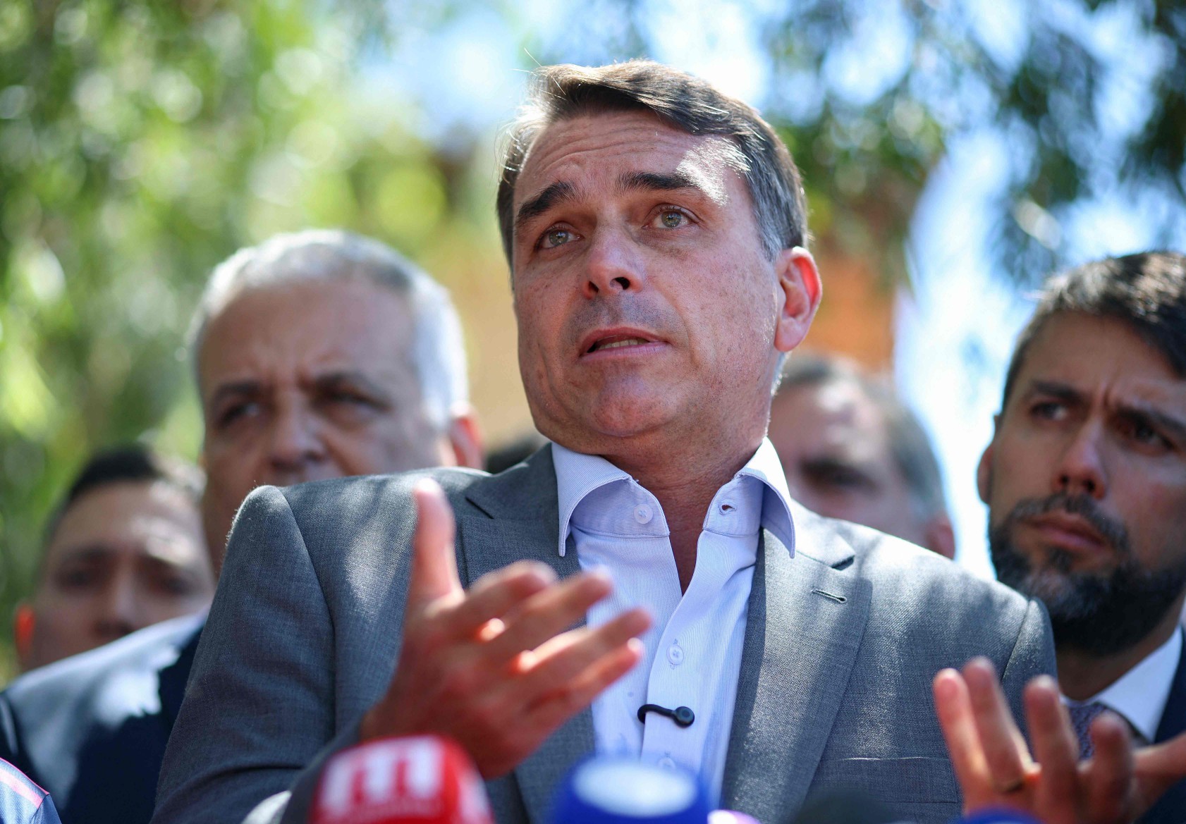 Fim da reeleição e ampliação de mandato: mudança proposta por Flávio Bolsonaro esbarra na Constituição, dizem juristas
