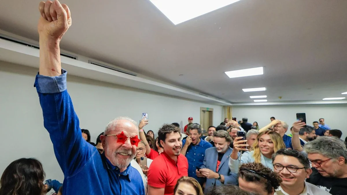 Lula volta para Brasília após festa da vitória em São Paulo