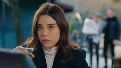 Na novela Iludida, Ali reage com fúria e culpa Asya por ter sido exposto publicamente na escola