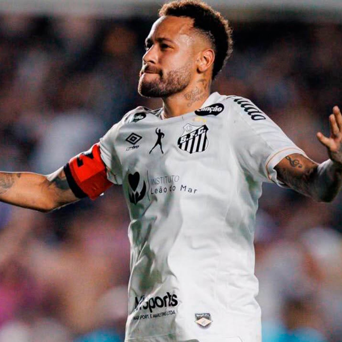 Neymar anota duas vezes de pênalti e Santos busca empate com o líder Flamengo na Vila