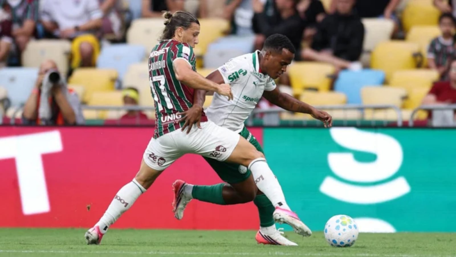 Arias foi xingado pela torcida do Fluminense. E ontem ele teve uma participação importante. Travando a força ofensiva de Guilherme Arana e ainda estar presente nos contragolpes Cesar Greco/Palmeiras