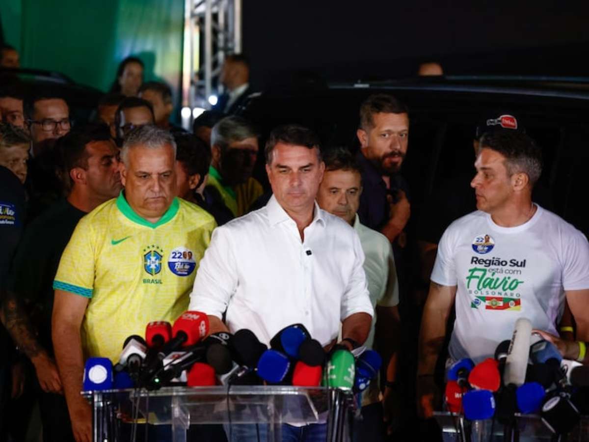 Fuga de Flávio Bolsonaro: aliado diz que senador foi para os Estados Unidos