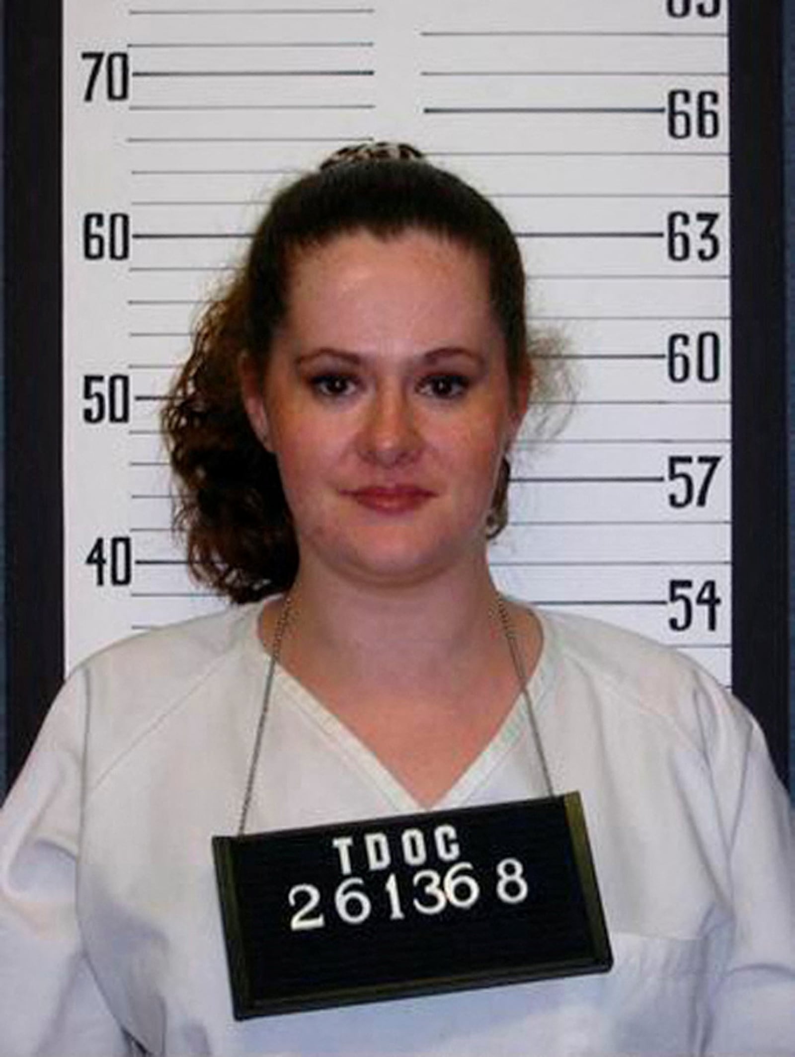 Christa Gail Pike, 36, a única mulher no corredor da morte do Tennessee, é retratada nesta fotografia de registro do Departamento de Correções do Tennessee de 2004
