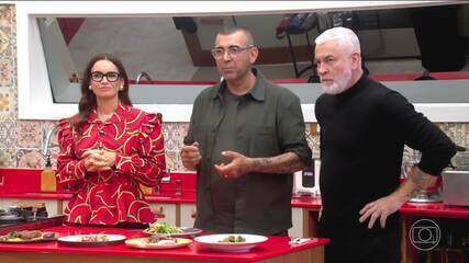 Mentores avaliam os pratos com peixe preparados na cozinha do meio