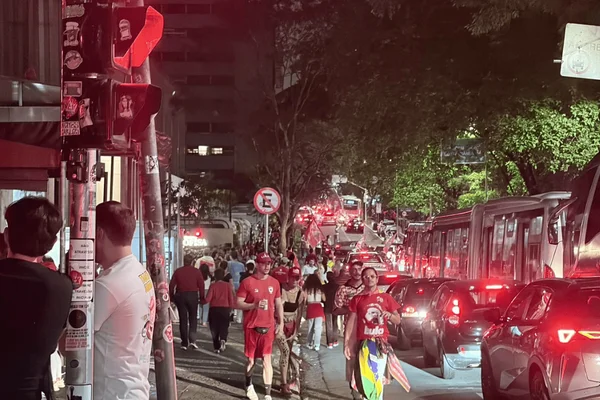 Lula volta para Brasília após festa da vitória em São Paulo