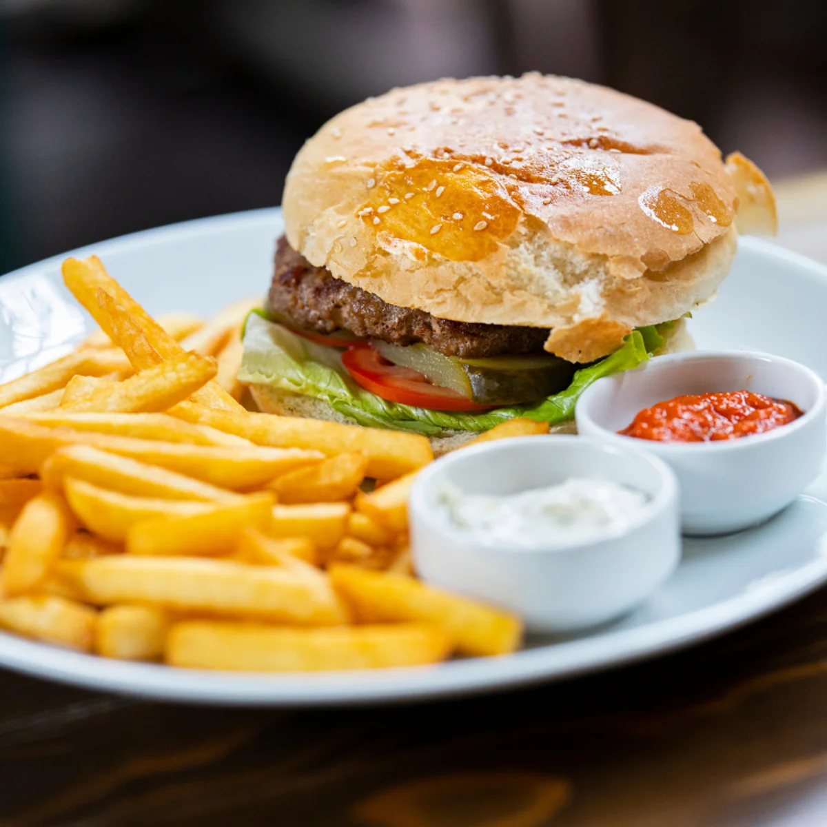 MG: fast food é condenada por servir hambúrguer e batata a trabalhadora