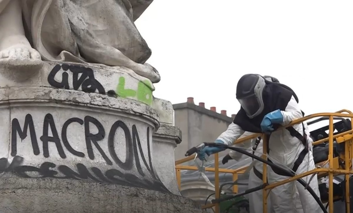 Comerciantes limpam estragos após protestos em Paris; França mobilizará forças de segurança