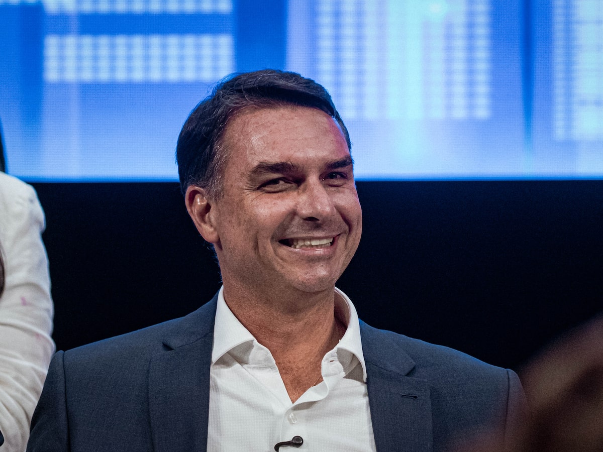 Flávio visita Jair Bolsonaro em Brasília pela segunda vez após fim da proibição de Moraes