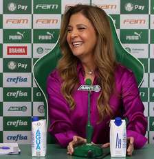 Foto: A presidente Leila Pereira, da SE Palmeiras, durante coletiva de imprensa, na Academia de Futebol. ( Cesar Greco/Palmeiras/by Canon) / Gávea News