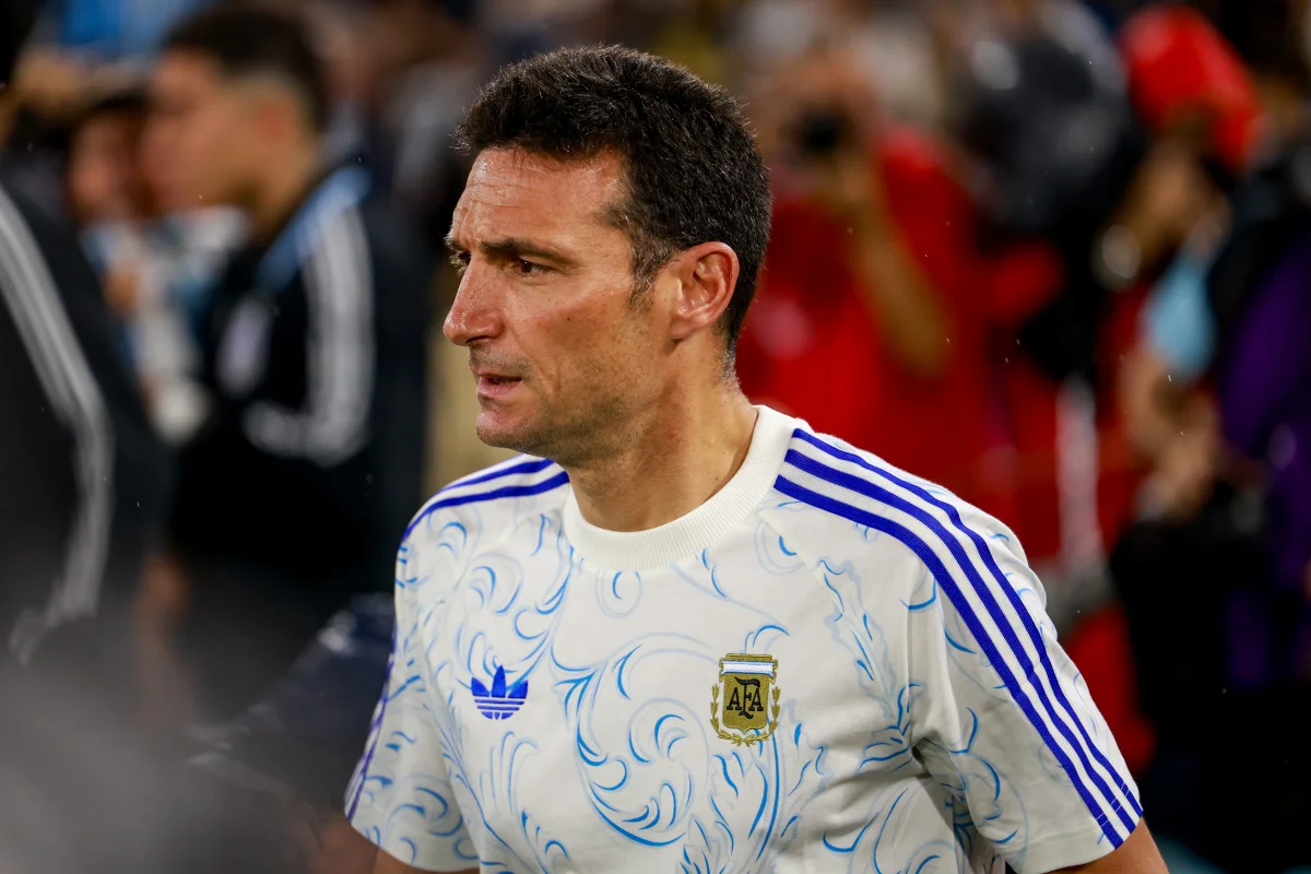 Foto colorida de Lionel Scaloni - Metrópoles