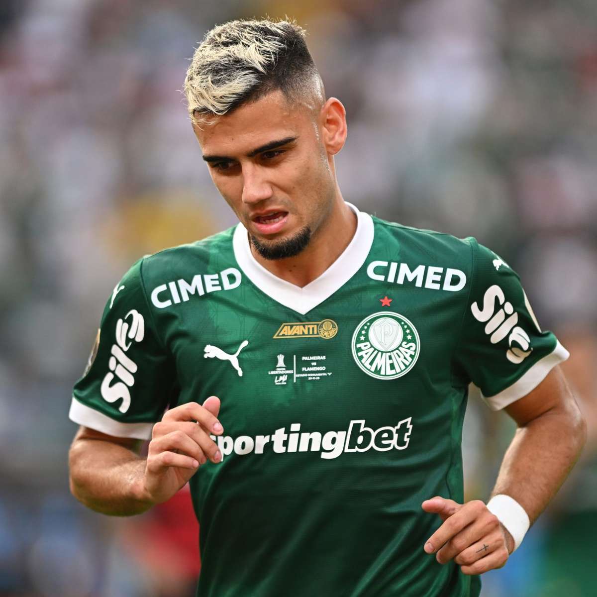 Andreas Pereira explica lance que causou expulsão no Palmeiras