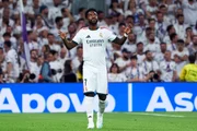 Após expulsão, Vini Jr. é flagrado empurrando funcionário da La Liga