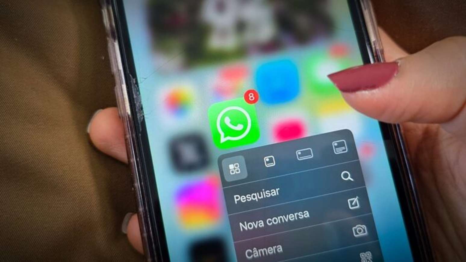 Com a proibição de chatbots externos, o Meta AI será o único assistente de IA disponível dentro do WhatsApp