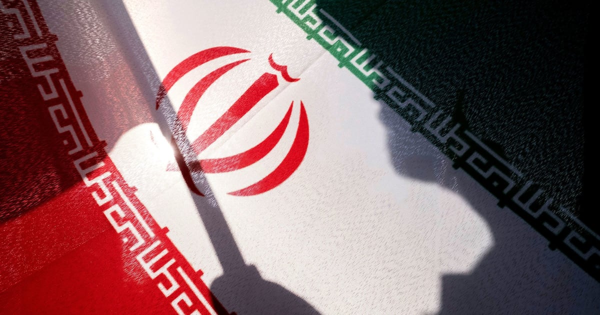 Agentes iranianos usaram IA para plantar histórias falsas em vários veículos de mídia dos EUA