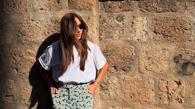 Alerta de bastidores! Paloma Poeta ganha companheiro inesperado em foto de figurino