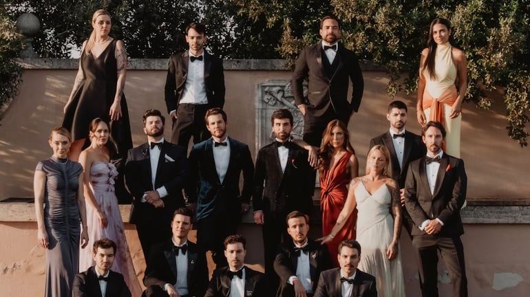 Alerta de bastidores! Paloma Poeta ganha companheiro inesperado em foto de figurino