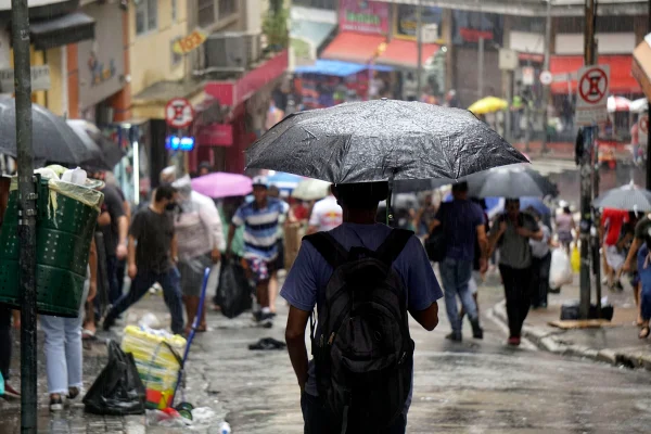 Clima: domingo de 2º turno tem chuva no Sul e calor de até 40ºC no Nordeste