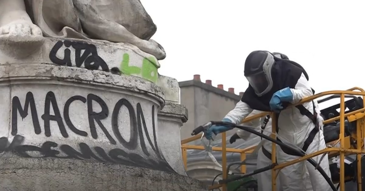 Comerciantes limpam estragos após protestos em Paris; França mobilizará forças de segurança